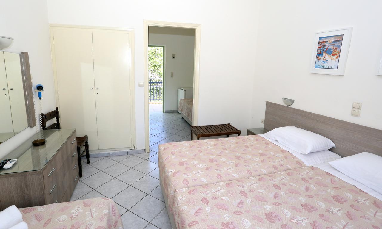 Hotel Karyatides Agia Marina  Exterior photo