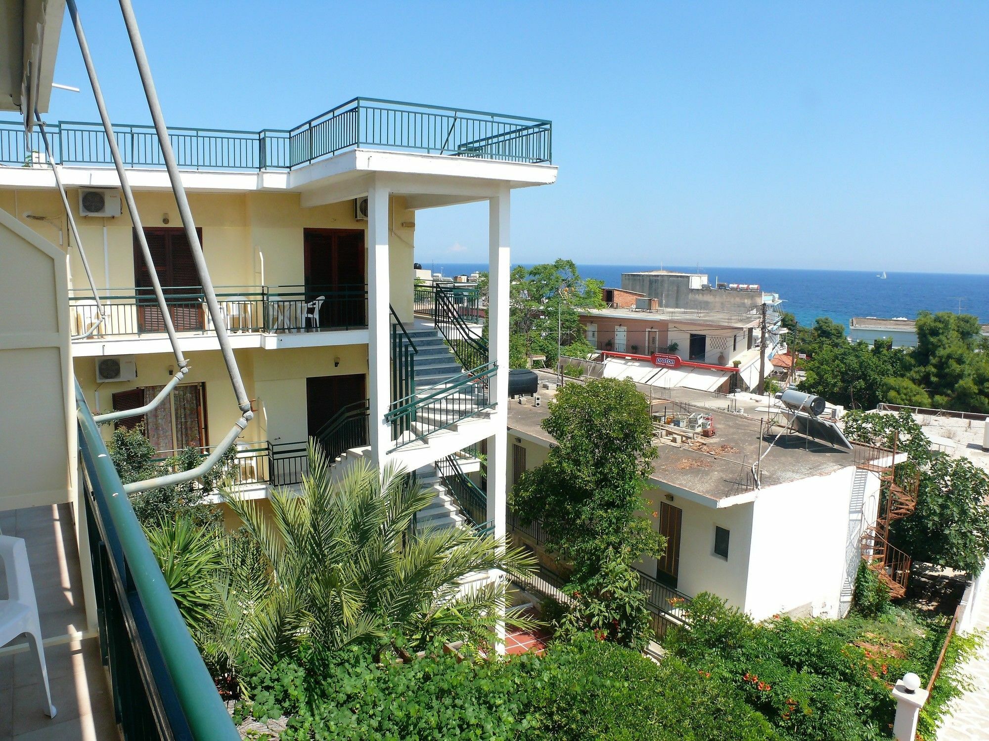 Hotel Karyatides Agia Marina  Exterior photo