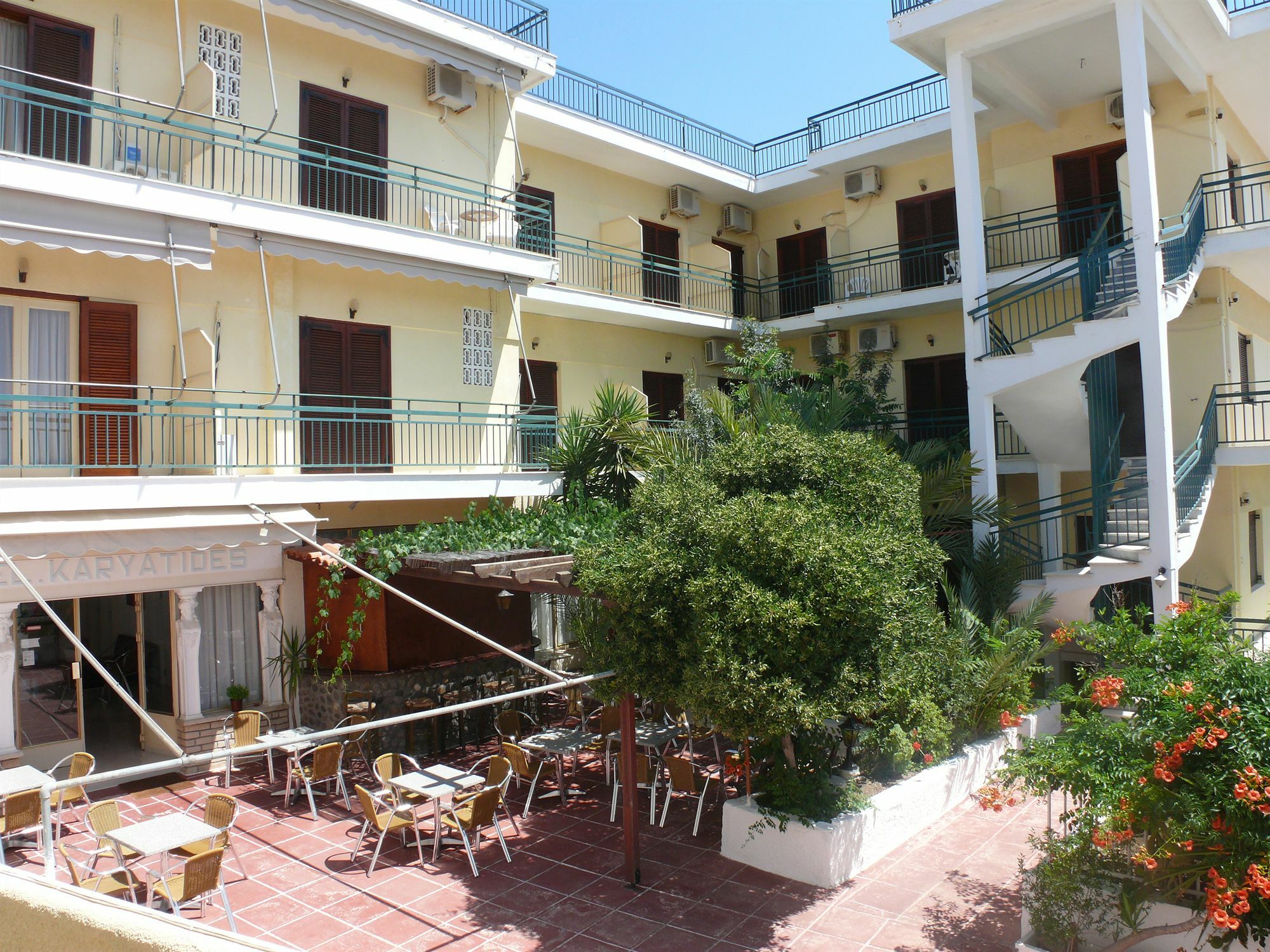 Hotel Karyatides Agia Marina  Exterior photo